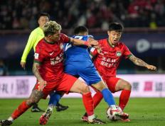 赛前速览：足总杯半决赛巴塞罗那对阵密尔沃基雄鹿，三大看点值得期待的简单介绍