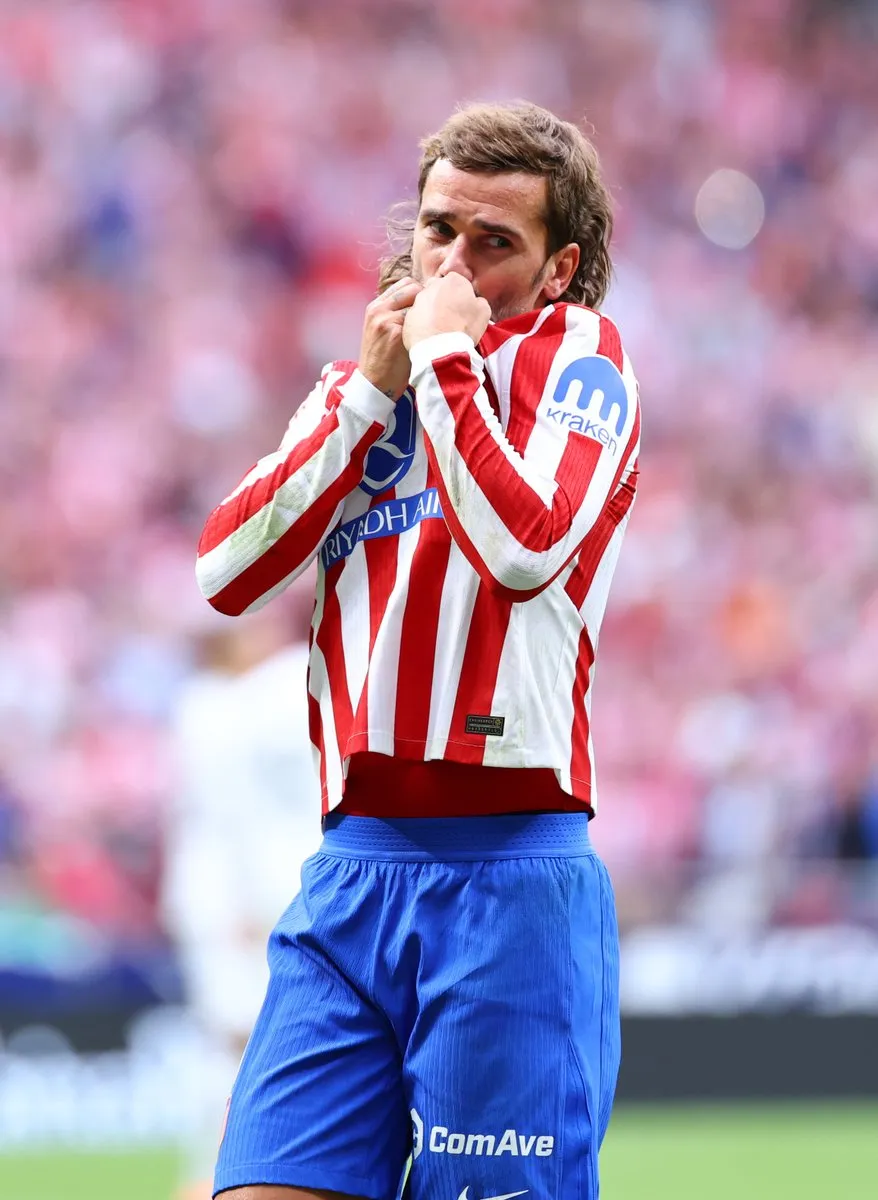  格列兹曼赛点兑现，皇家马德里淘汰巴塞罗那晋级四强，主帅激动落泪